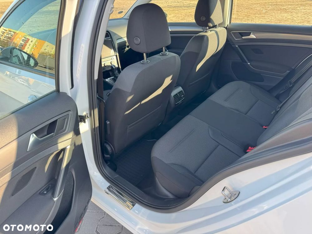 Volkswagen Golf - 14