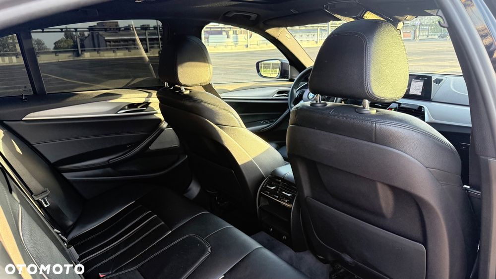 BMW Seria 5 530d xDrive Sport Line - 13