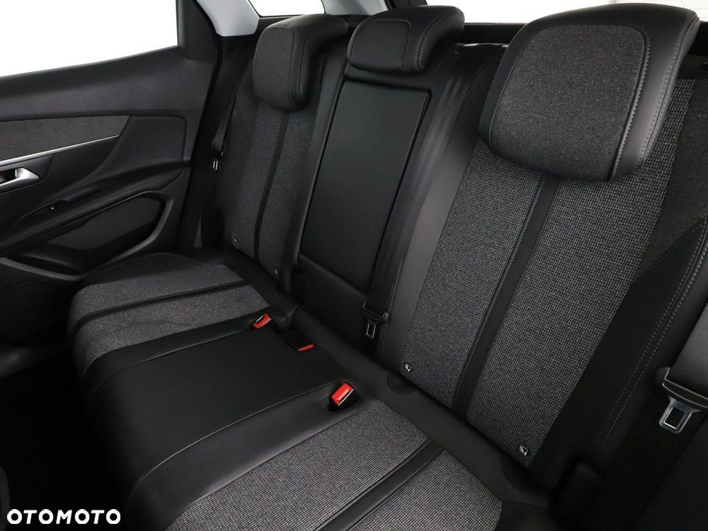 Peugeot 3008 1.2 PureTech Allure S&S EAT6 - 17