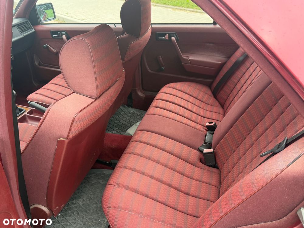 Mercedes-Benz W201 (190) - 11
