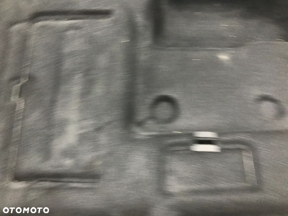 Tapicerka Mercedes E klasa Coupe C238 III 17- podłoga bagażnika poszycie wewnętrzne wnęki koła zapasowego wykładzina A2386940400 - 5