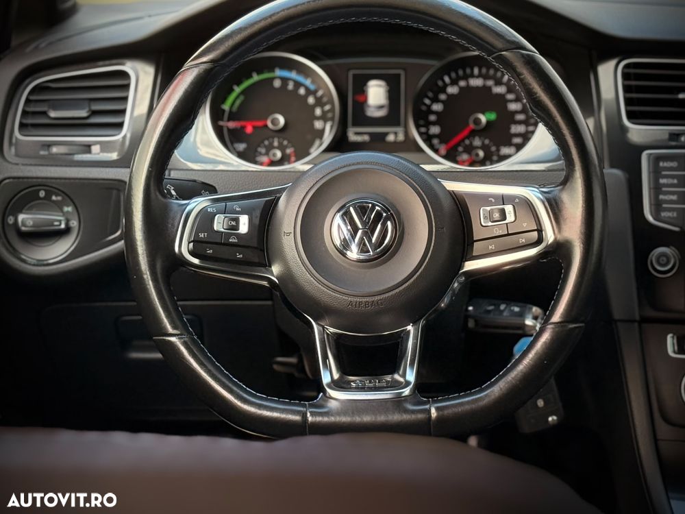 Volkswagen Golf - 11