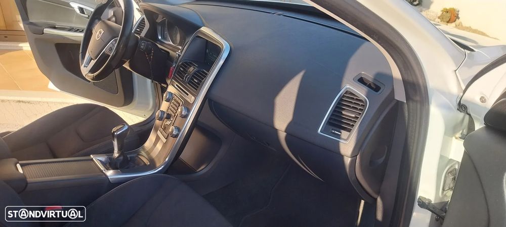 Volvo XC 60 2.0 D4 Momentum - 19