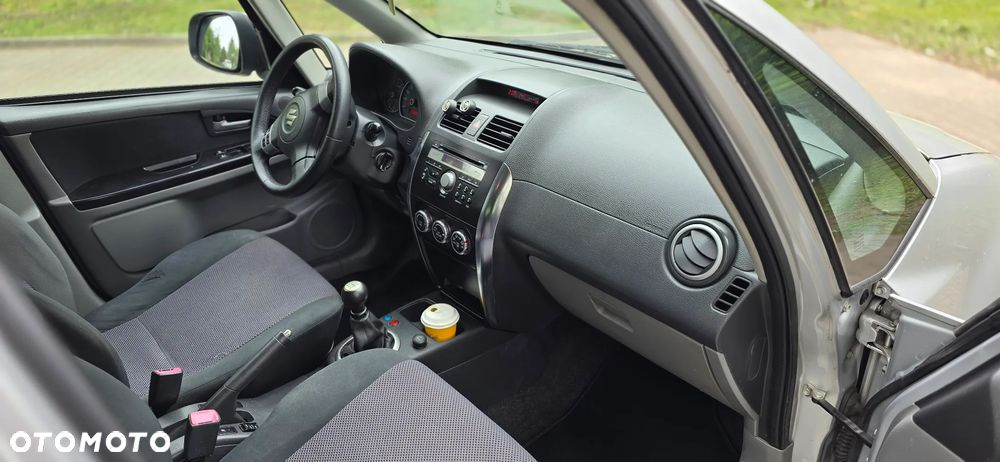 Suzuki SX4 1.6 GS/Premium - 9