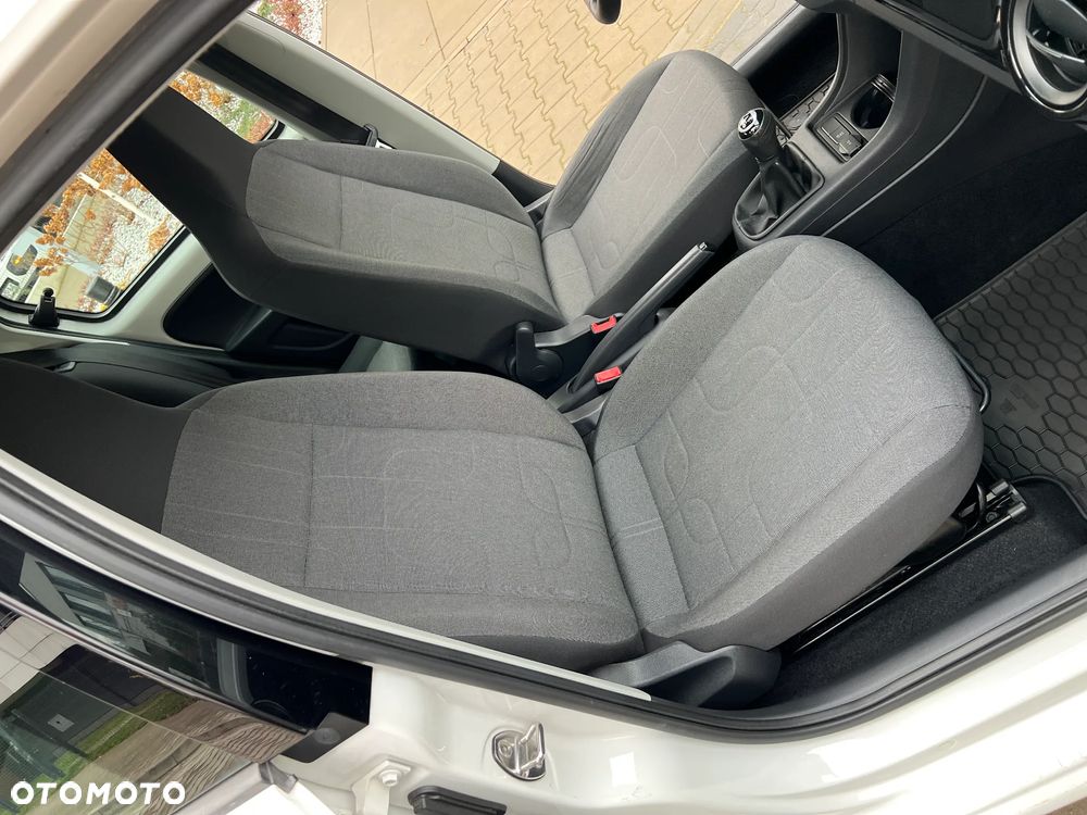 Volkswagen up! - 25