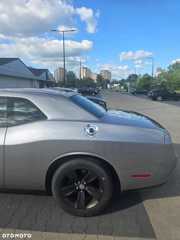 Dodge Challenger - 11