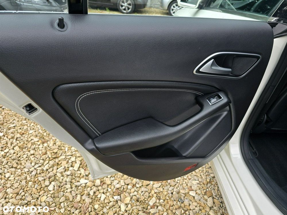 Mercedes-Benz CLA Shooting Brake 180 d - 22