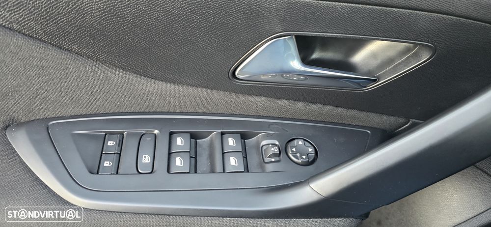 Peugeot 308 Plug-In Hybrid 180 e-EAT8 GT - 18