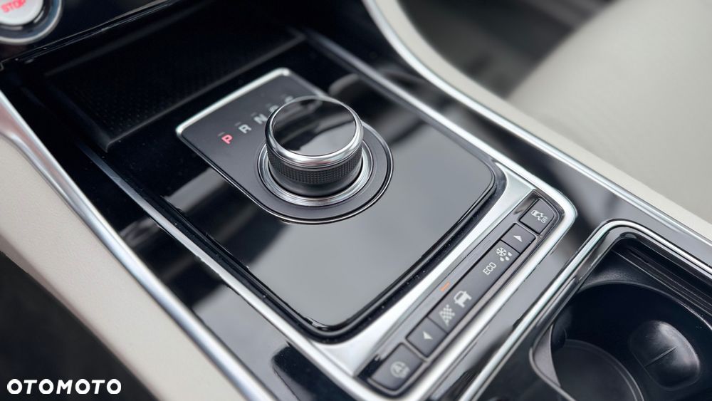 Jaguar XF 25d AWD R-Sport - 17