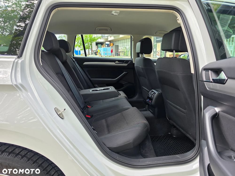 Volkswagen Passat 2.0 TDI SCR Comfortline - 34