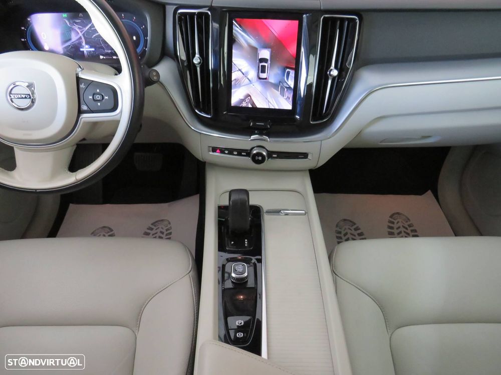 Volvo XC 60 2.0 B4 Momentum Plus - 25