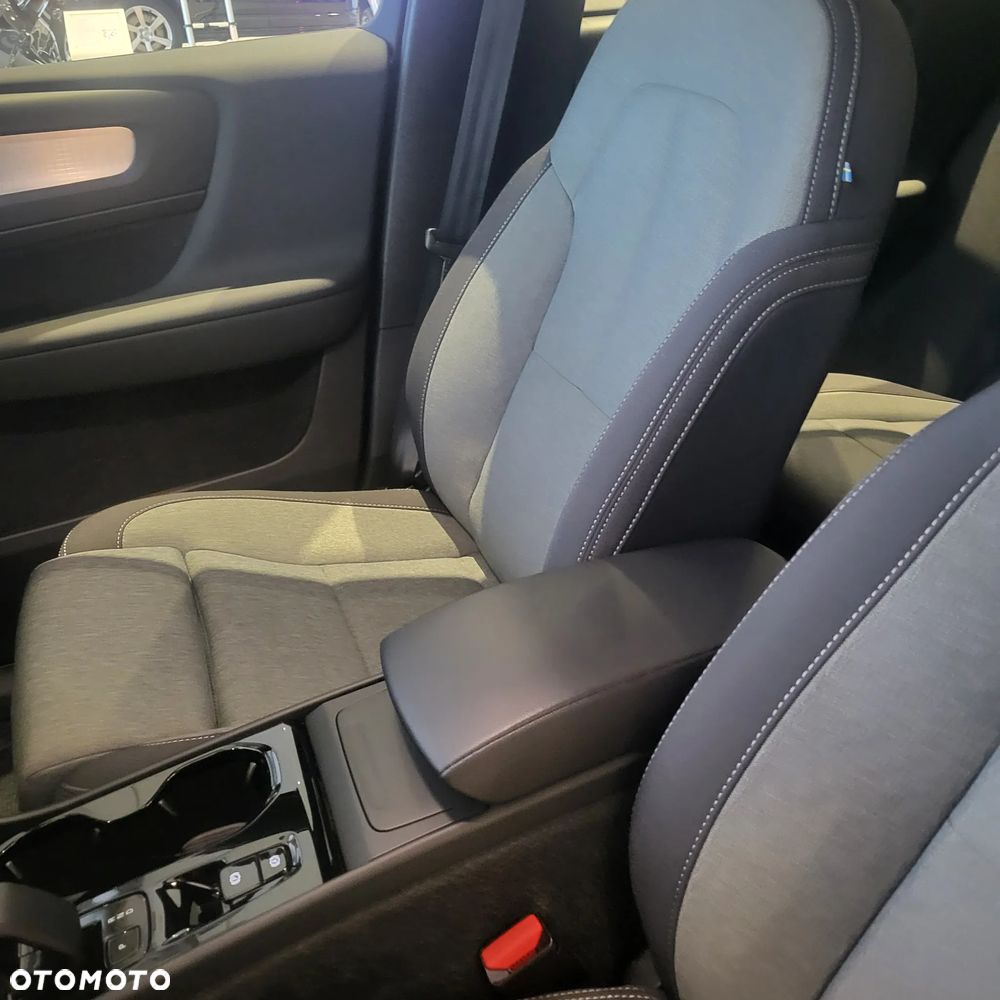 Volvo XC 40 B3 Plus Dark - 16