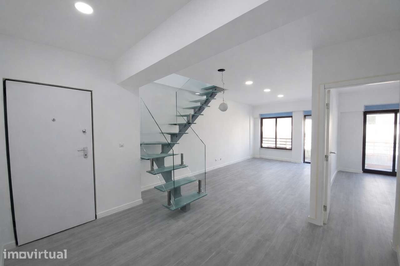 Duplex T4 Costa da Caparica, com terraço, a 300 metros da praia - Grande imagem: 3/16