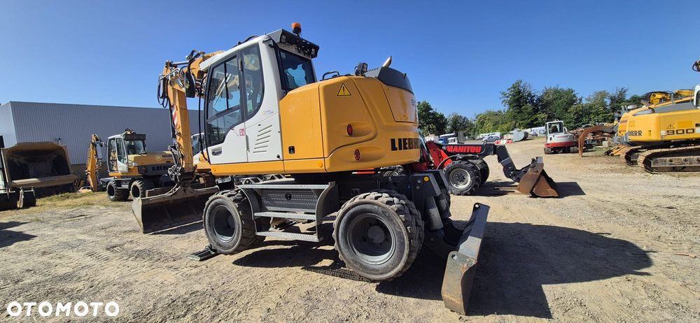 Liebherr A913 - 2