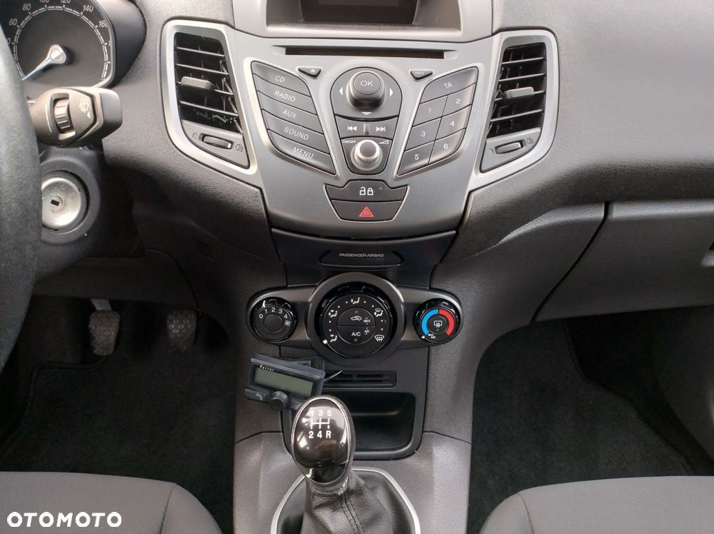 Ford Fiesta 1.25 Champions Edition - 30