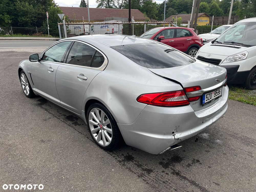 Jaguar XF 3.0 V6 D Luxury - 4