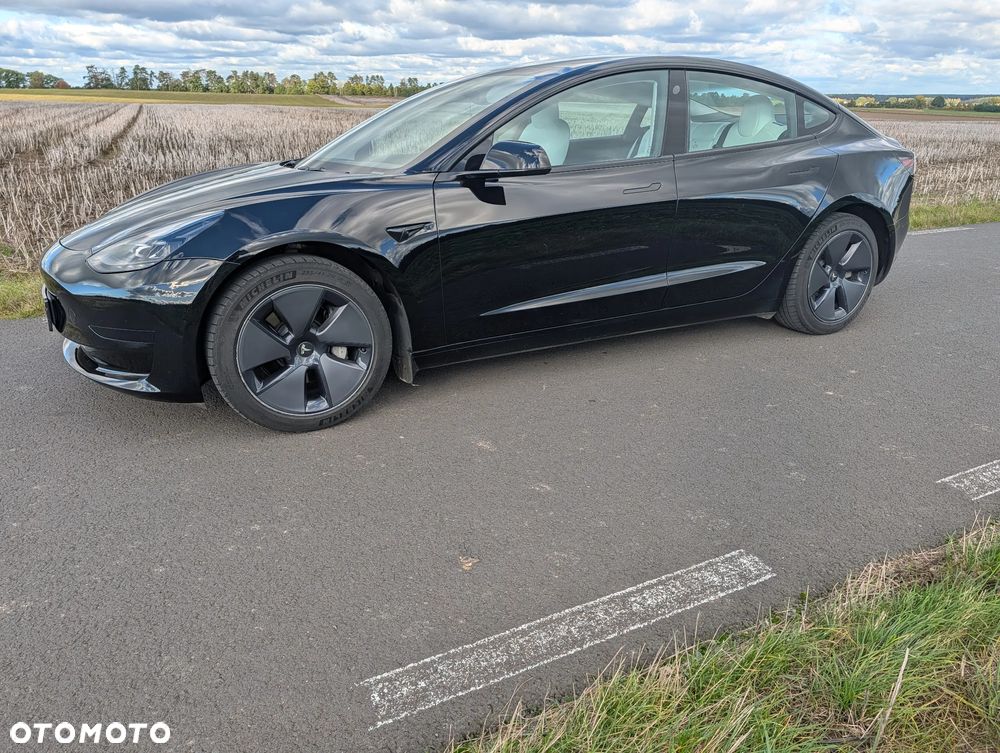 Tesla Model 3 - 8