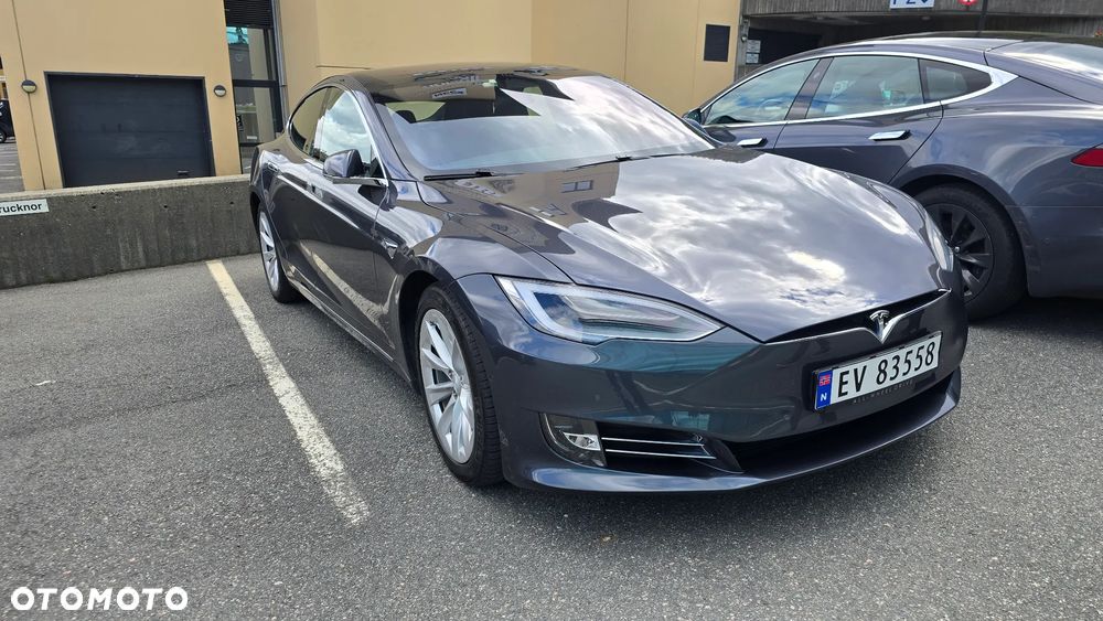 Tesla Model S - 3