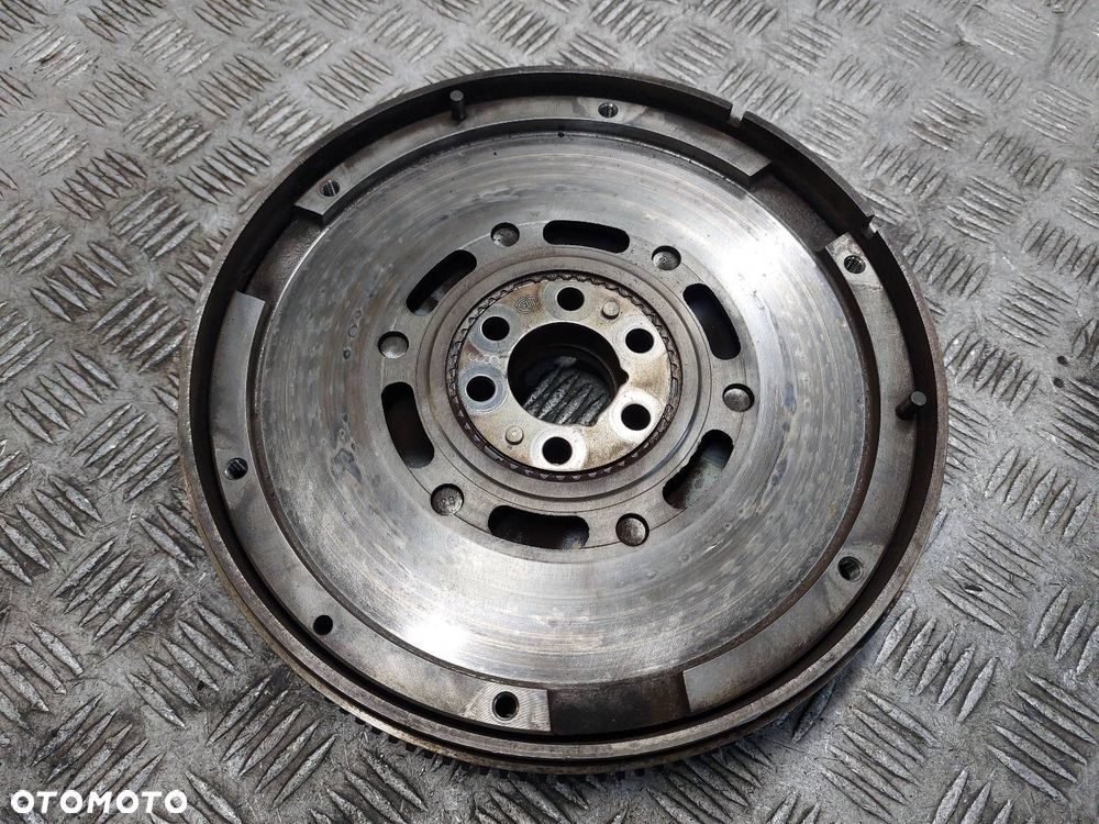 KOŁO DWUMASOWE AUDI A4 B5 1.8 20V - 1