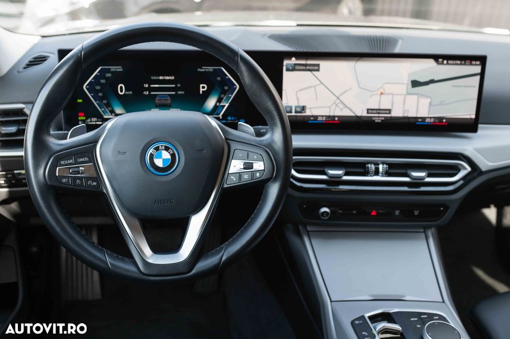 BMW Seria 3 320e Aut. - 32