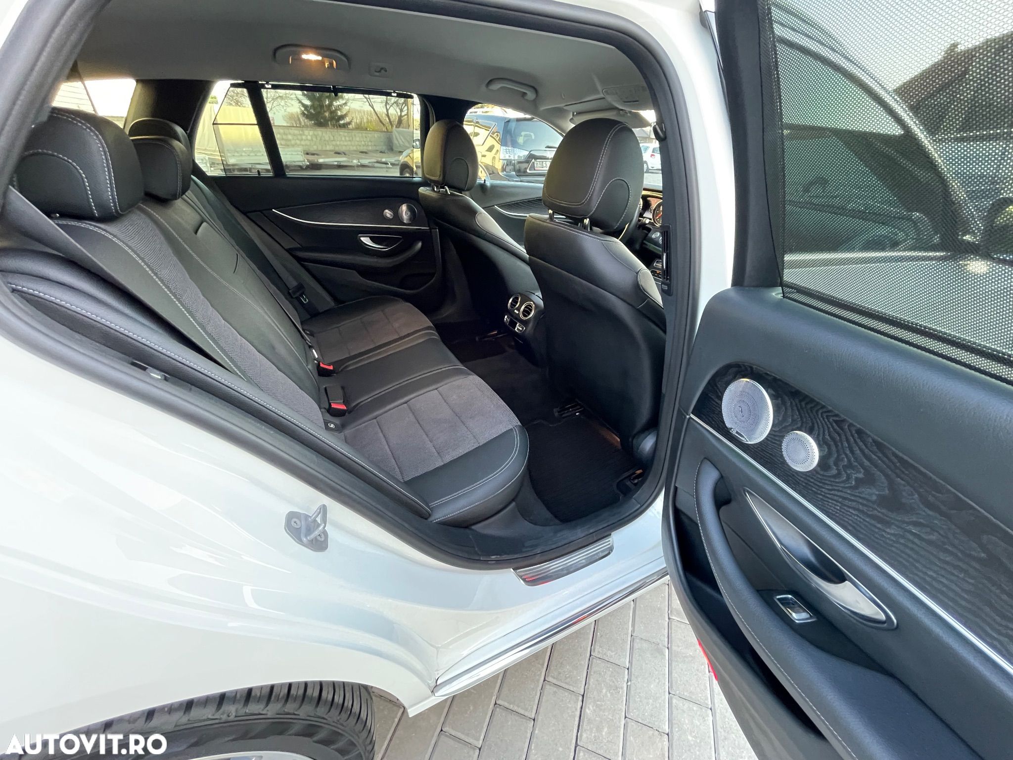 Mercedes-Benz E 220 d 4Matic T 9G-TRONIC Avantgarde - 6