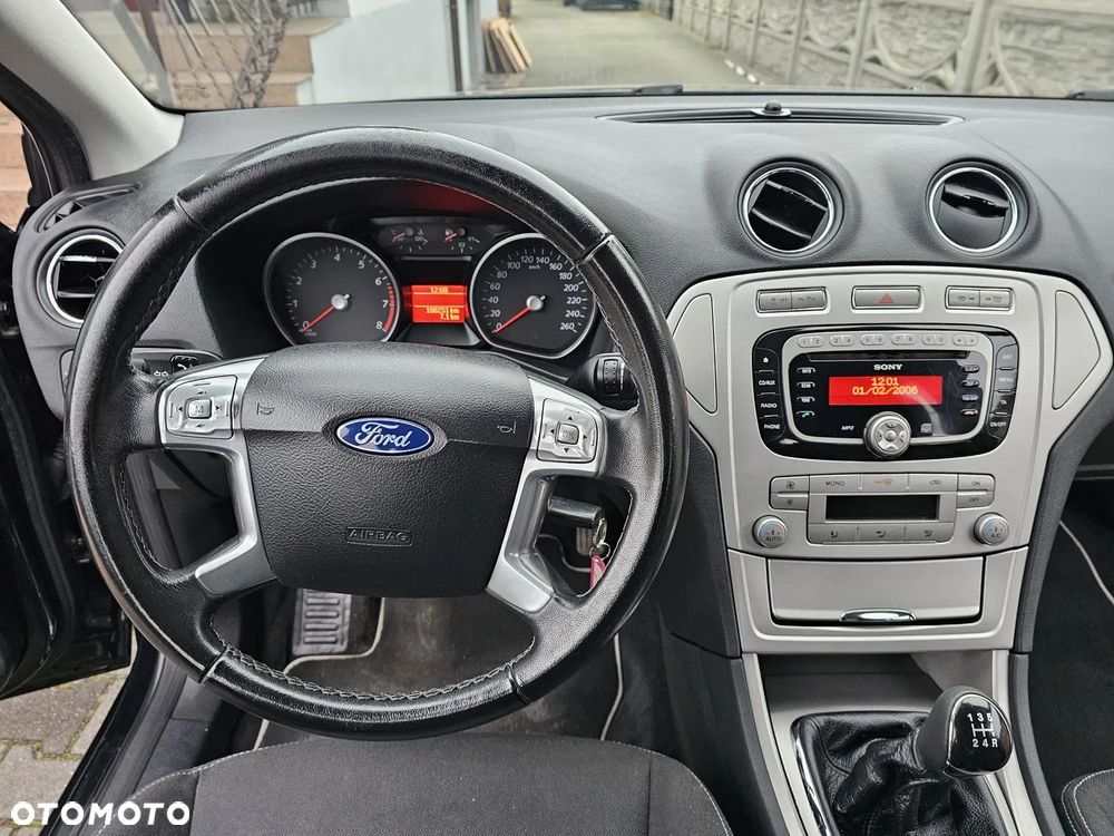 Ford Mondeo 2.0 Trend - 32