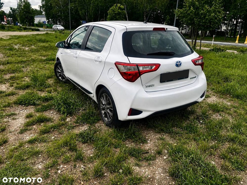 Toyota Yaris Hybrid 100 Selection - 6