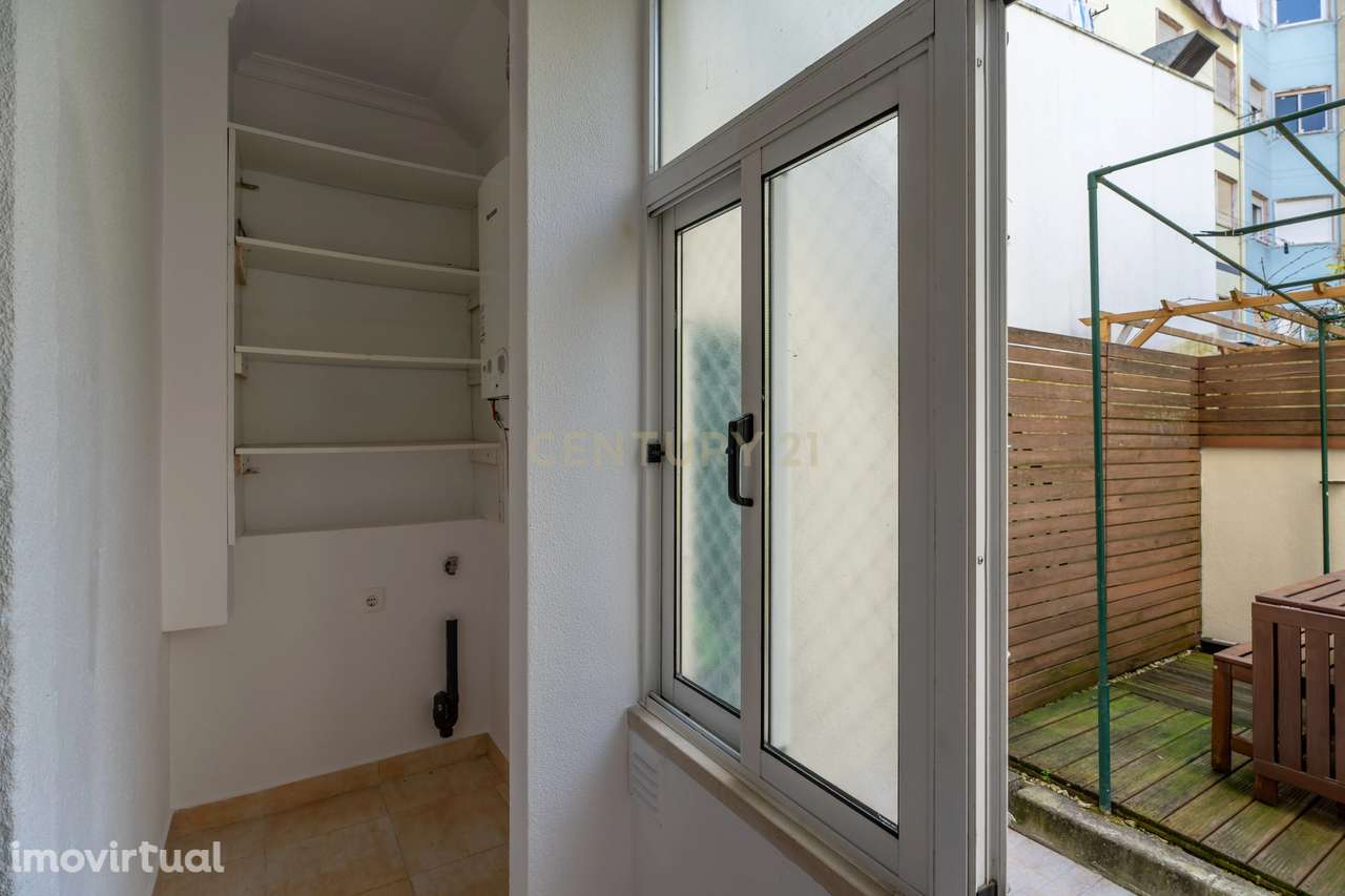 T2 em Campo de Ourique com Pátio de 23m² - Grande imagem: 3/23