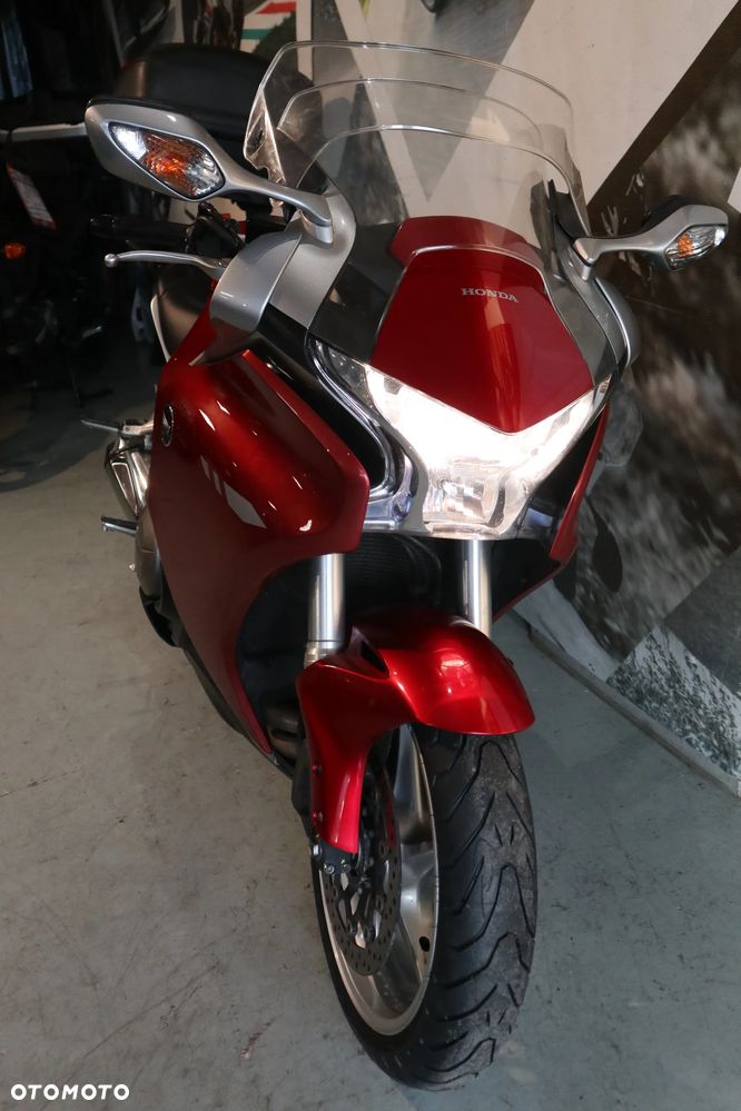 Honda VFR - 16