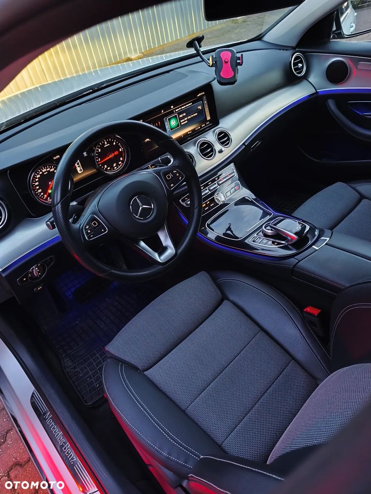 Mercedes-Benz Klasa E 220 d 4-Matic 9G-TRONIC - 17
