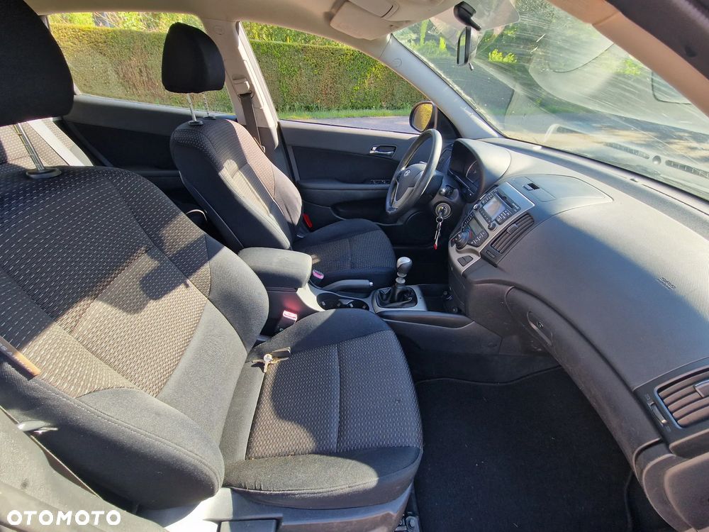 Hyundai i30 1.6 Comfort - 11