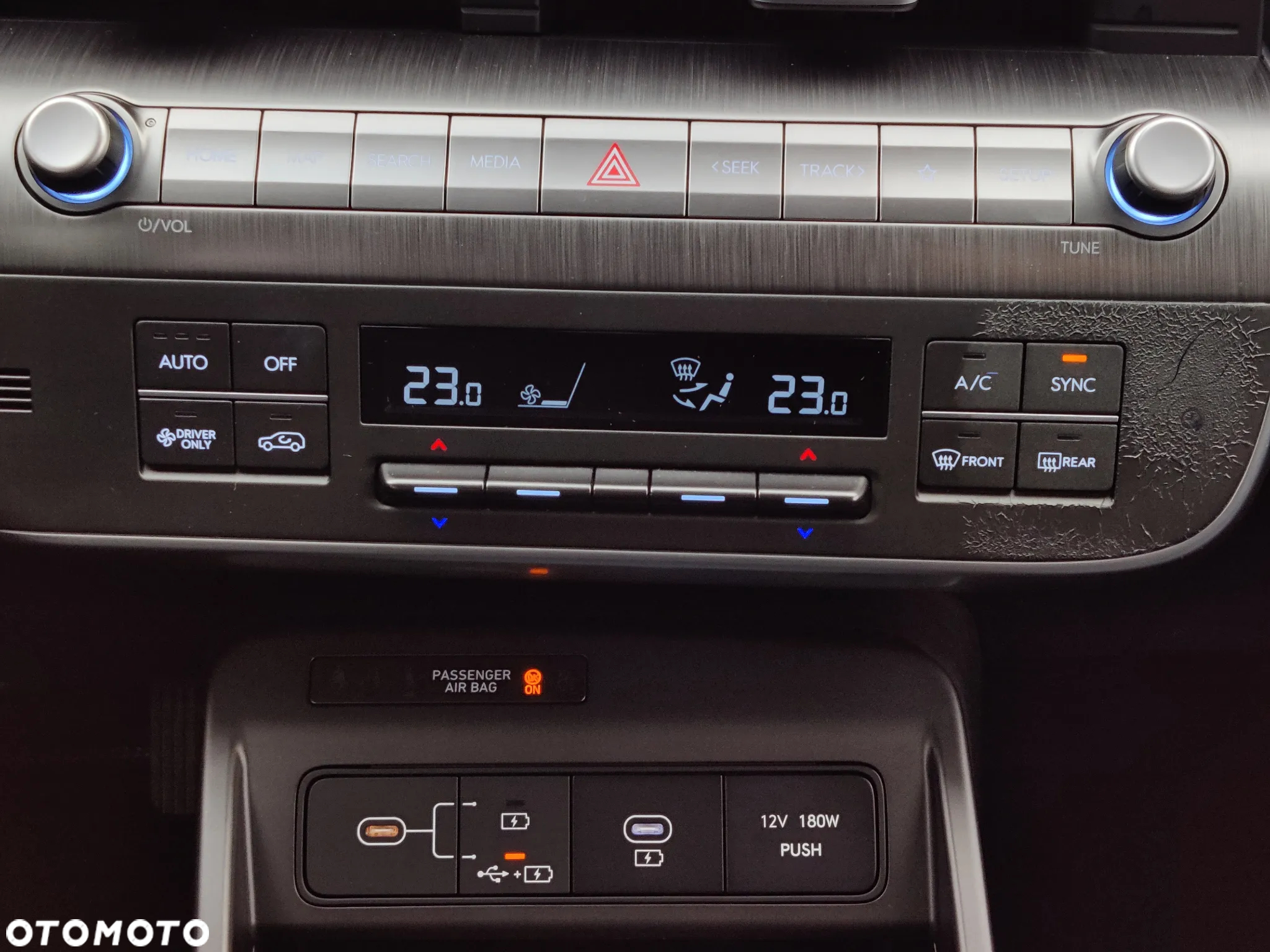 Hyundai Kona Electric 65kWh Executive - 14