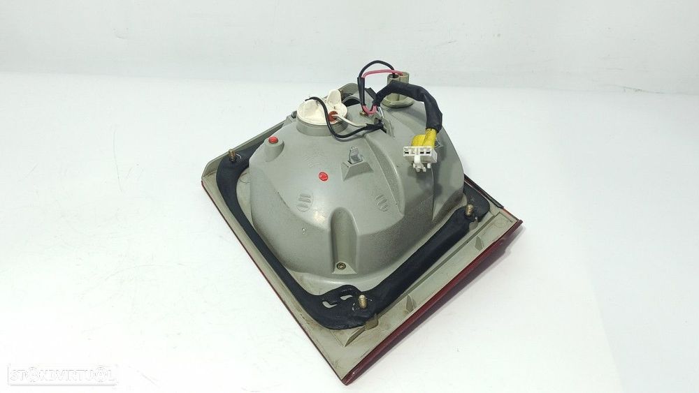 FAROLIM TRASEIRO DIREITO KIA CARENS 2.0 CRDI EX MONOVOLUMEN - 4