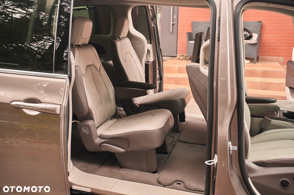 Chrysler Pacifica - 8