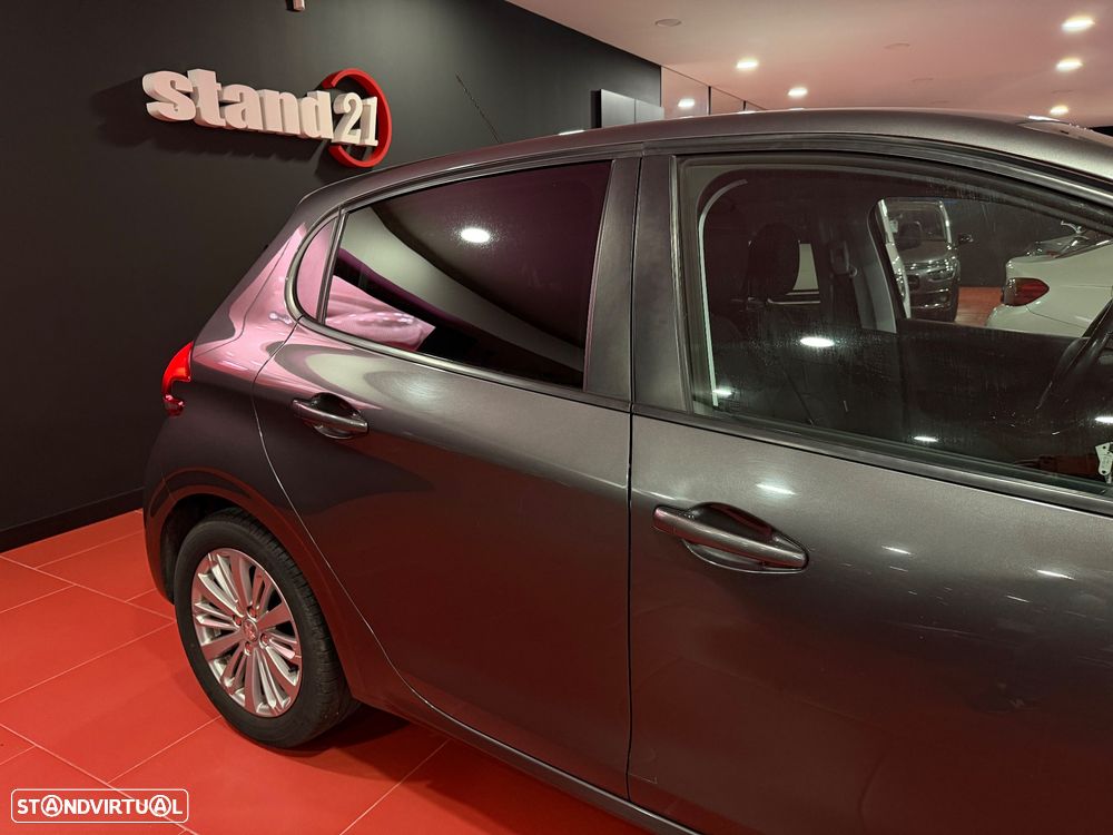 Peugeot 208 1.2 PureTech Signature - 14