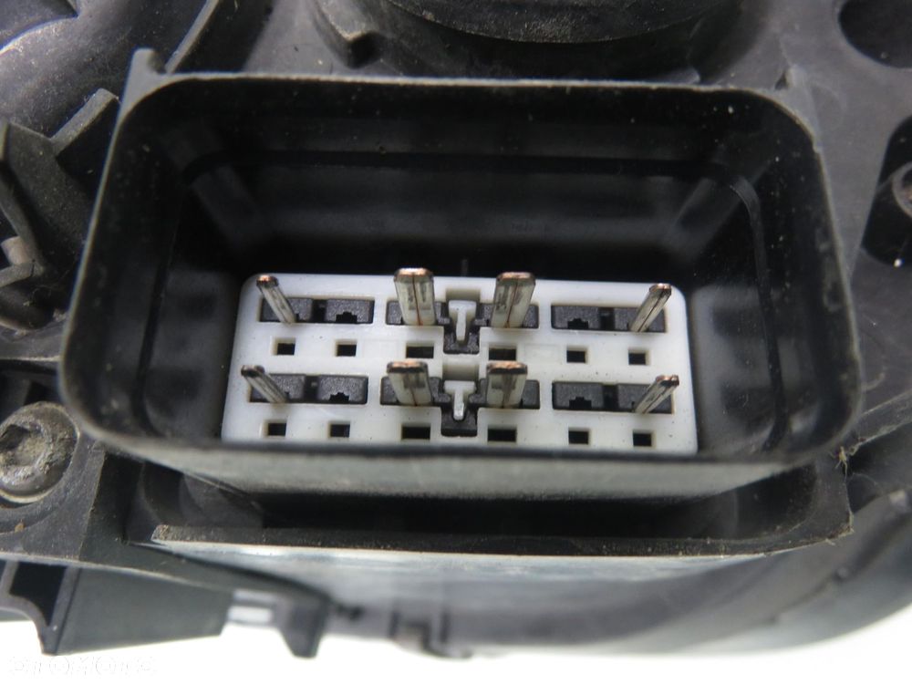 LAMPA PRAWA PRZEDNIA VOLVO V50 30698886 1305235856 - 5