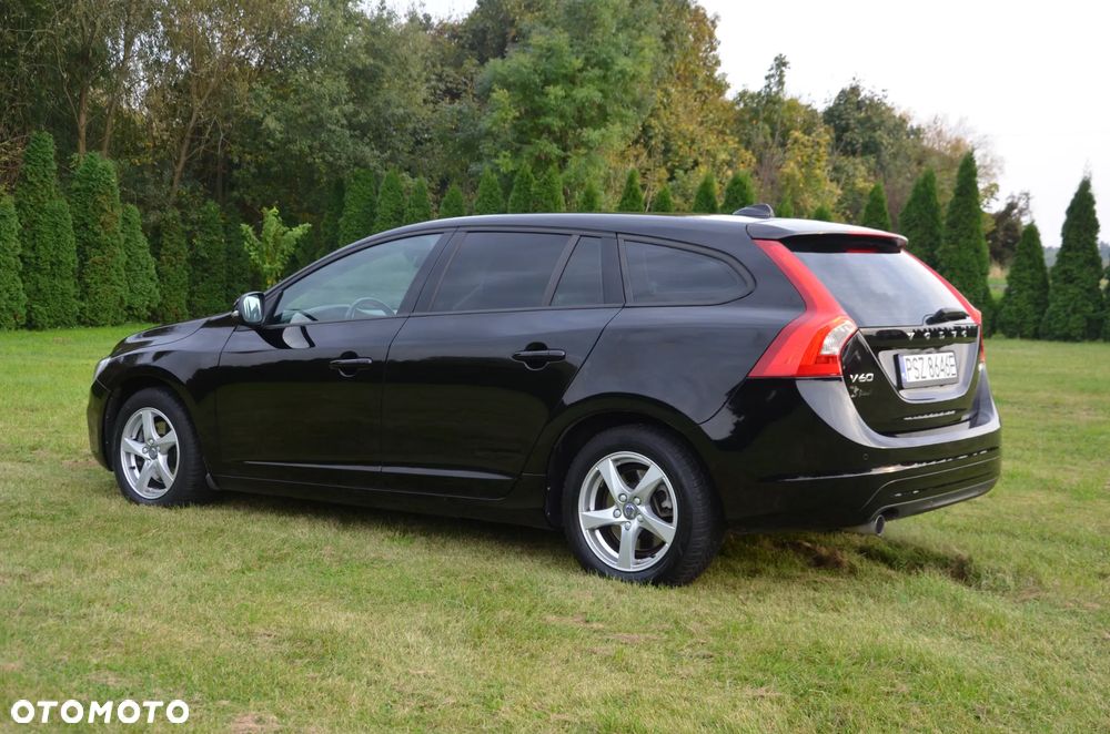 Volvo V60 2015 photo 2