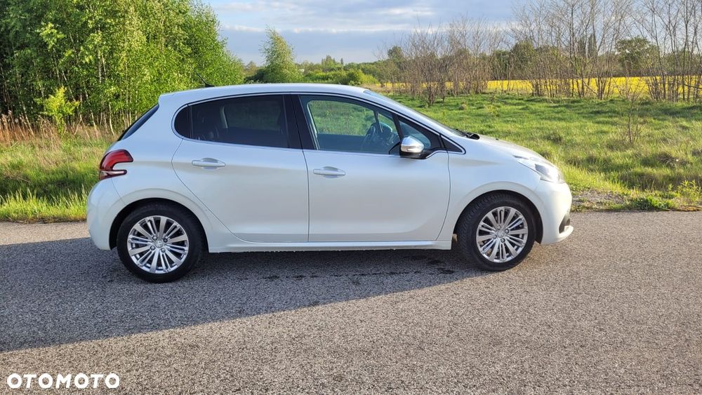 Peugeot 208 - 1