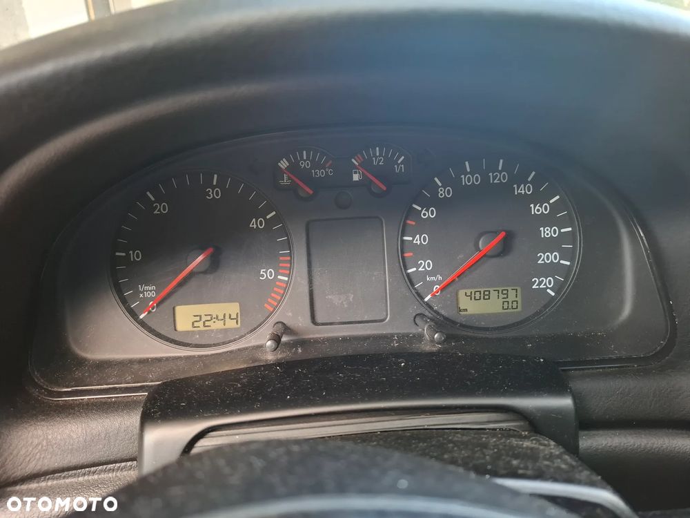 Volkswagen Passat 1.9 TDI Highline - 10