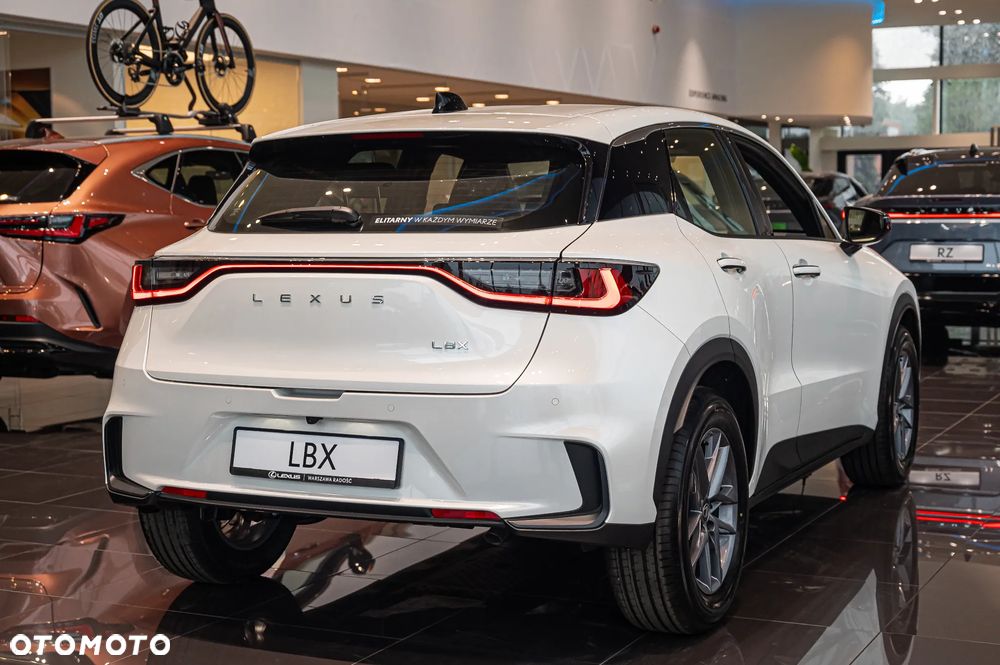 Lexus LBX 1.5 Hybrid - 6