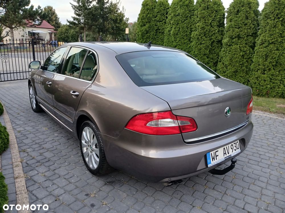 Skoda Superb 2.0 TDI DSG Exclusive - 16