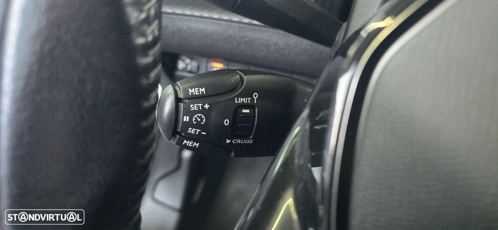 Peugeot 208 BlueHDi 100 Allure - 22