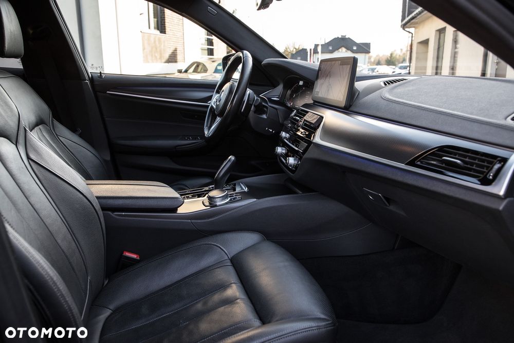 BMW Seria 5 530i xDrive Sport Line sport - 12