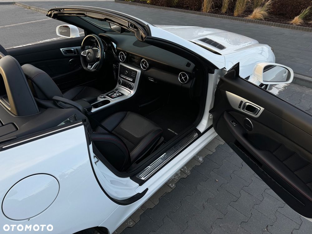 Mercedes-Benz SLC - 13