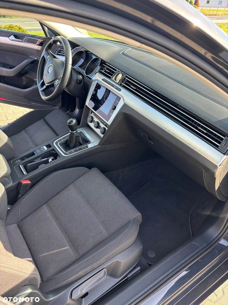 Volkswagen Passat 2.0 TDI SCR BlueMotion Comfortline - 7