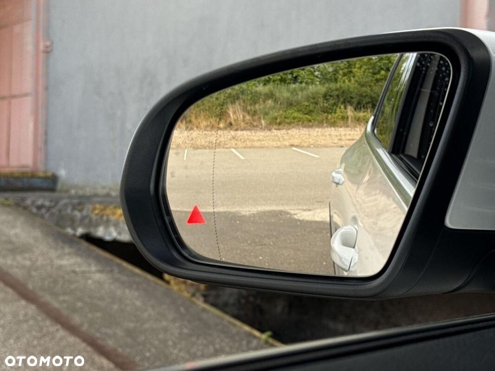 Mercedes-Benz GLA - 28