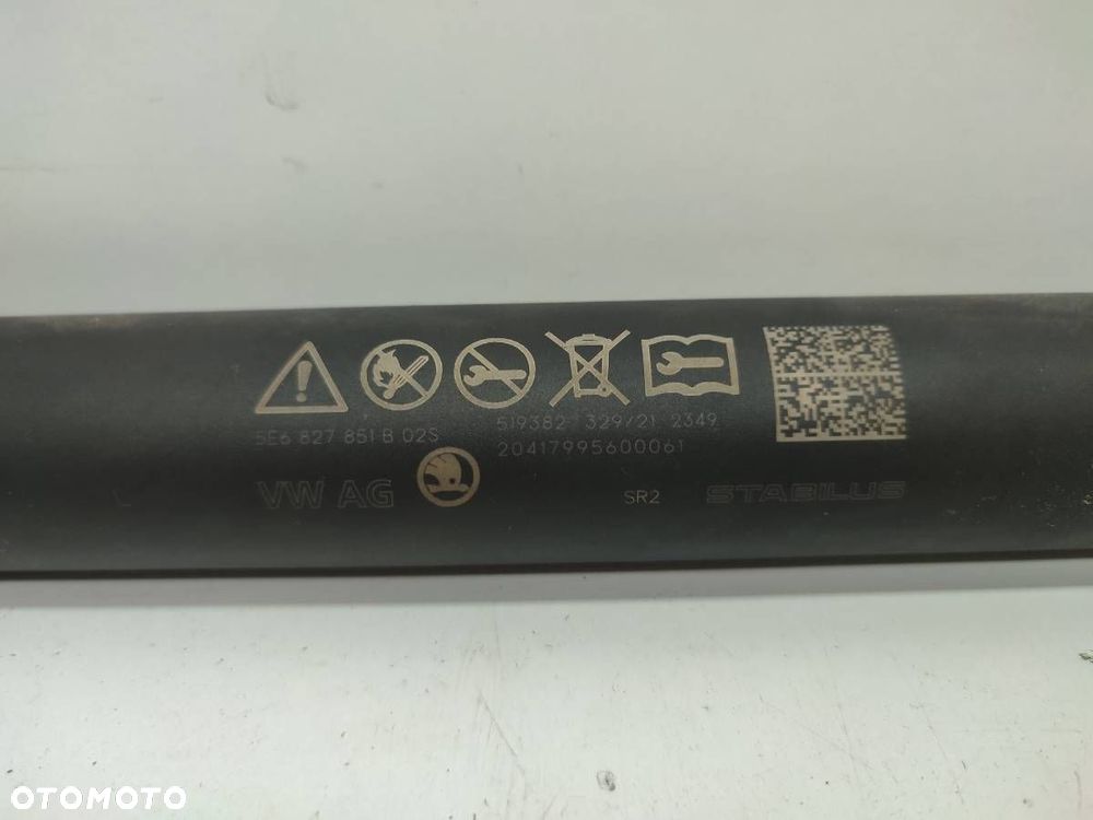 SIŁOWNIK ELEKTRYCZNY KLAPY TYŁ TYLNEJ BAGAŻNIKA SKODA OCTAVIA IV 5E6827851B - 4