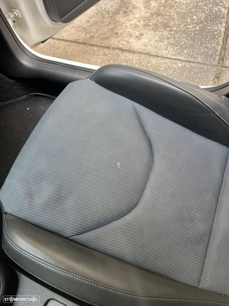 SEAT Leon 1.6 TDI DPF Ecomotive Style - 33