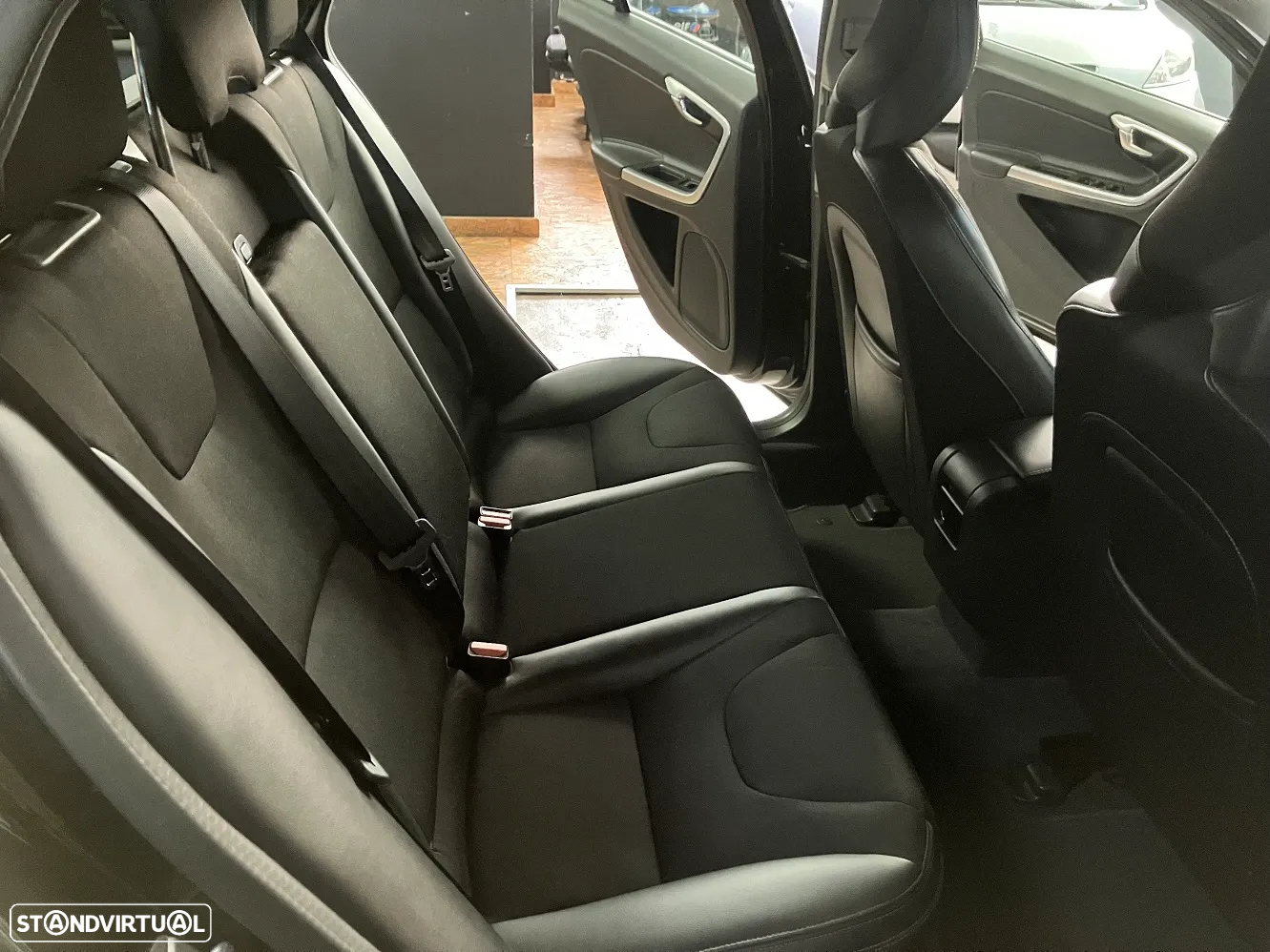 Volvo V60 1.6 D2 Kinetic Eco - 13