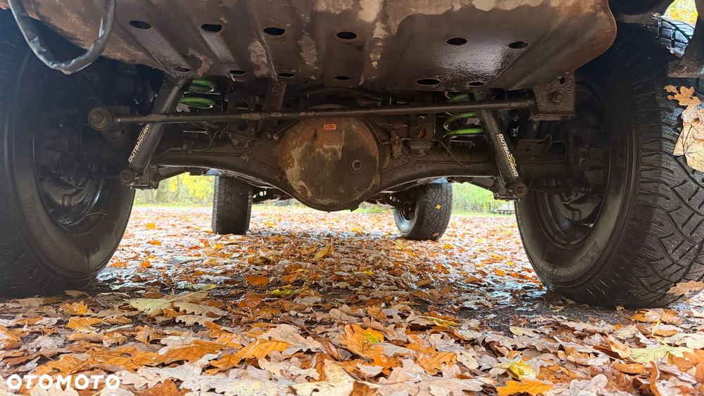 Nissan Terrano 3.0 V6 - 22